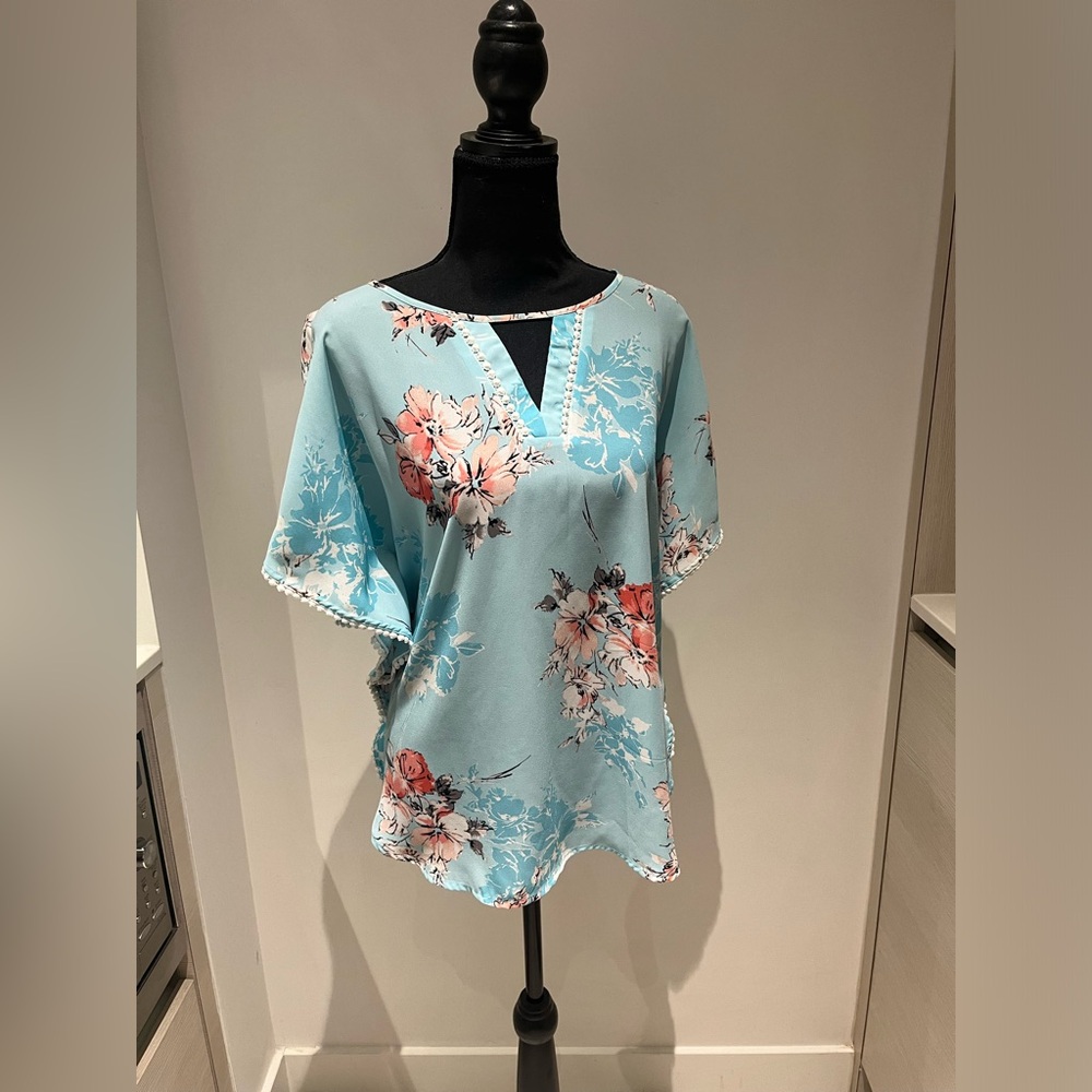 RICKI’S Size Medium Flowered Blouse